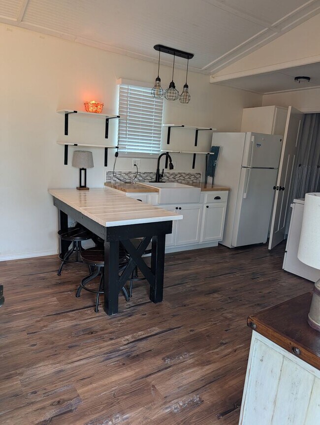 Building Photo - 181 Honeysuckle Ln