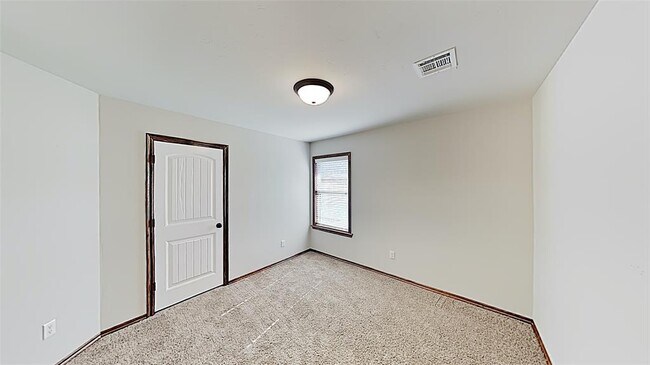 Building Photo - 404 Charles Ct