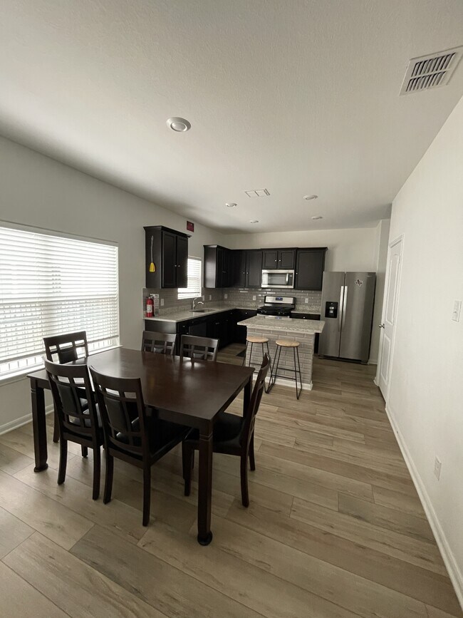 Building Photo - 10829 Emerick St