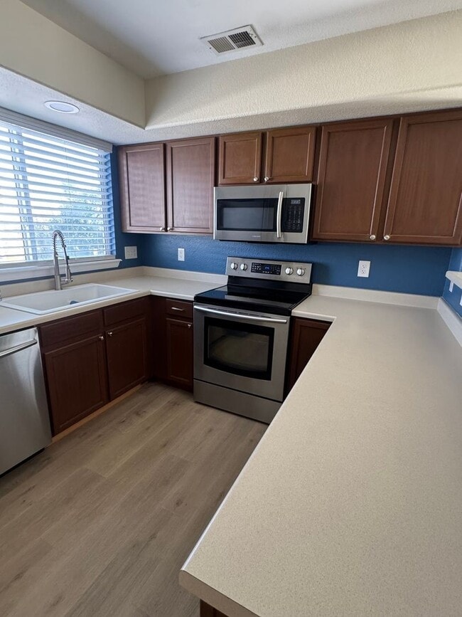 Building Photo - Charming 2BR Townhome in Brighton