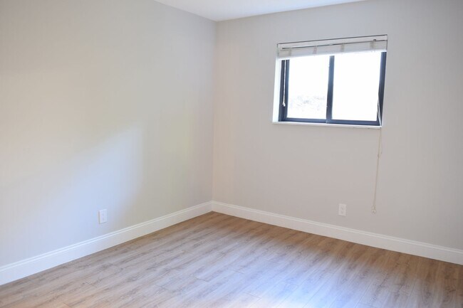 Building Photo - 807-809 W 40th Street