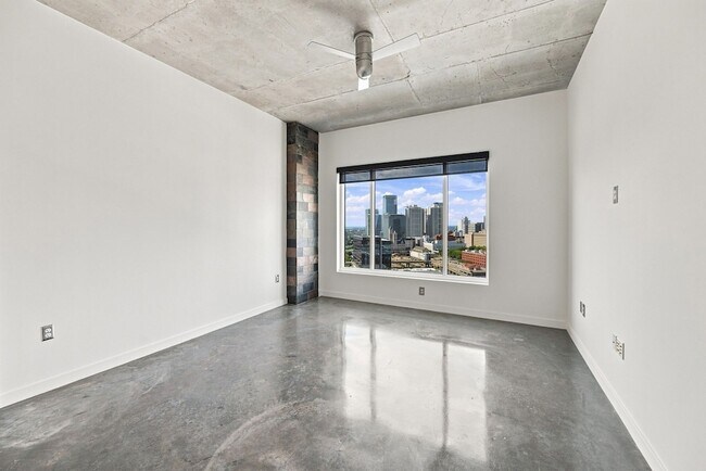 Building Photo - 600 12th Ave S