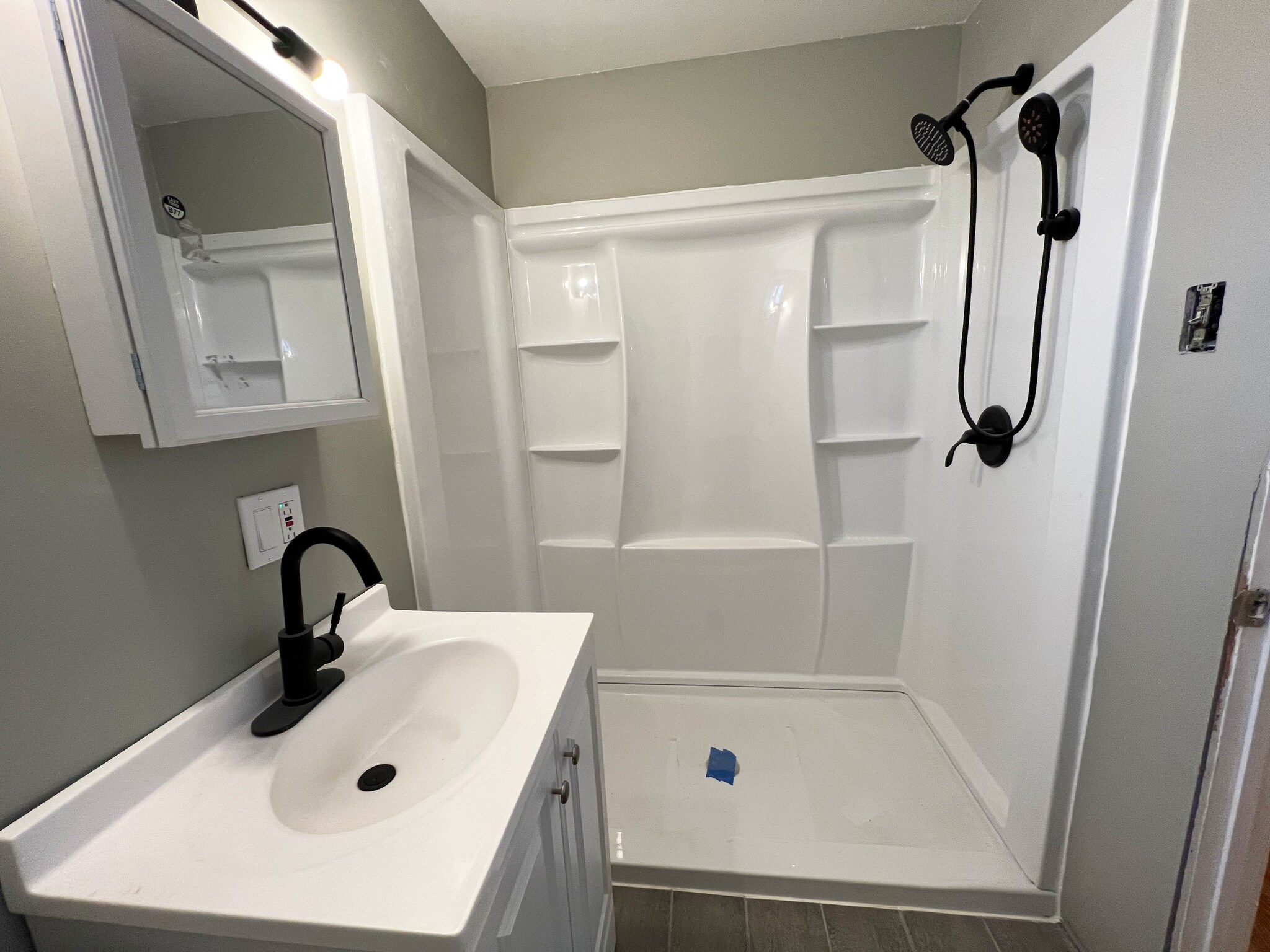Unit 2 - Full Bathroom on 3/F - 2031 N 15th St