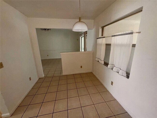 Building Photo - 117 Red Rose Cir