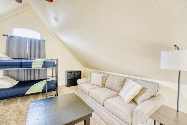 Building Photo - 13810 AR-16 Scenic