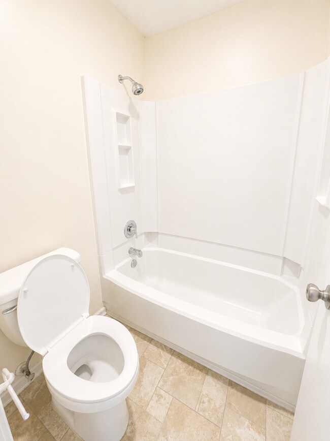 Building Photo - Spacious 3BR Duplex with Two Living Areas