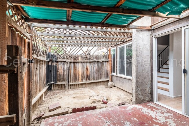 Building Photo - MOVE IN SPECIAL! - HALF MONTH OFF NOV RENT...