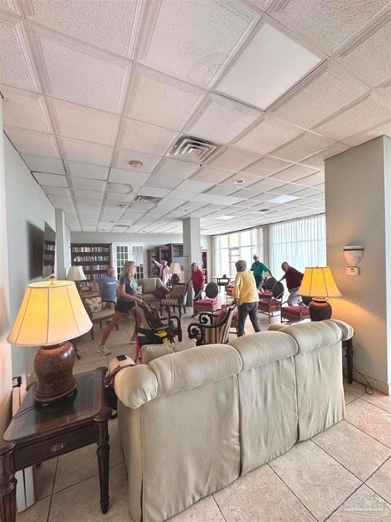 Building Photo - 825 Bayshore Dr