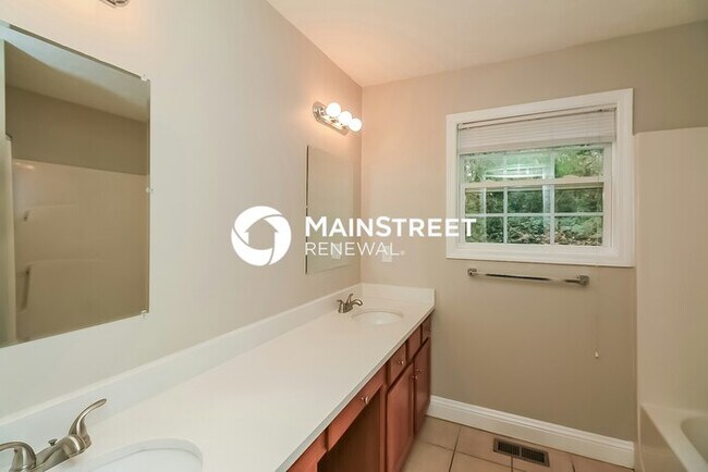 Building Photo - 5 Bedroom Pet-Friendly Home in Atlanta, GA...