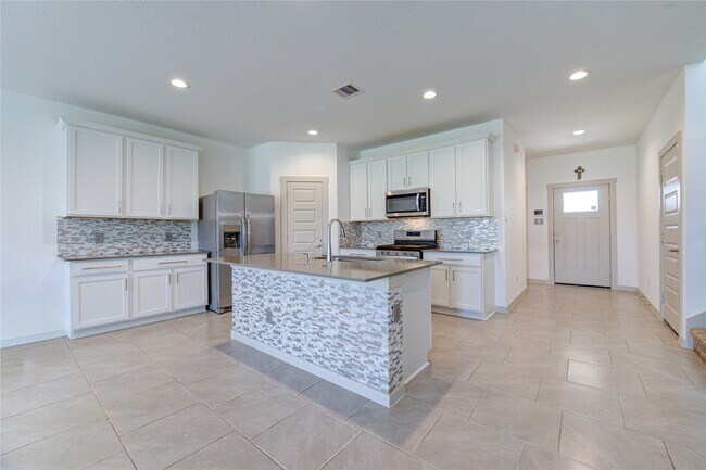 Building Photo - 29631 Ella Larchmont Ct