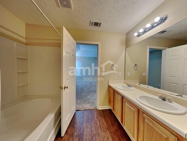 Building Photo - 574 Leaflet Ives Dr