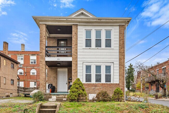 Building Photo - 301 Rochelle St