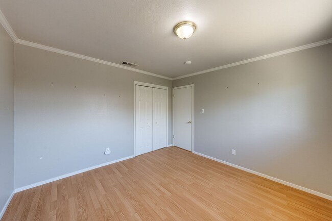 Building Photo - Charming 2 Bedroom Duplex with Private Backyard & Garage!