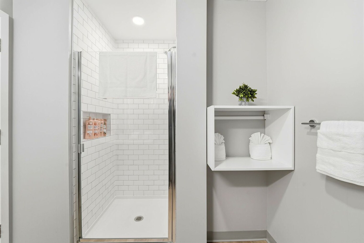 Building Photo - 853 W Blackhawk St