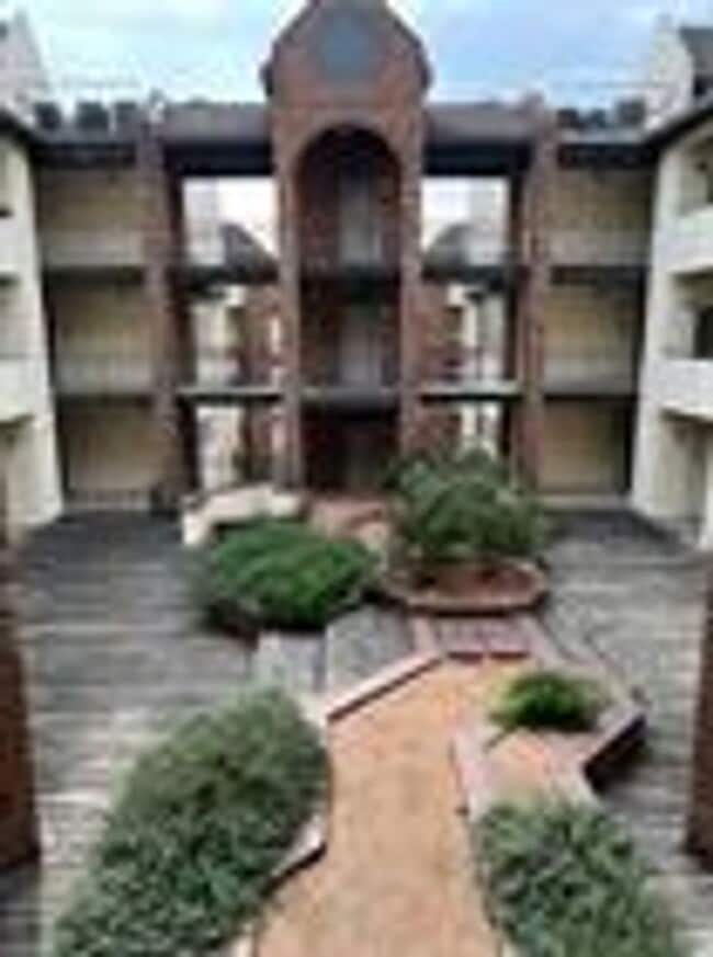 Primary Photo - 2/2 with a Loft!