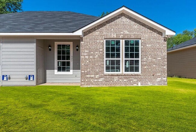 Building Photo - 519-521 North St