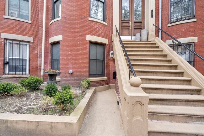 Building Photo - 26 Yarmouth St