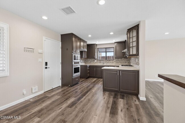 Building Photo - 2066 Dwight Ave