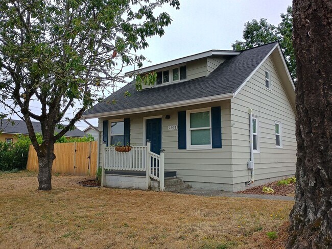 Building Photo - 2931 Perry Ave NE