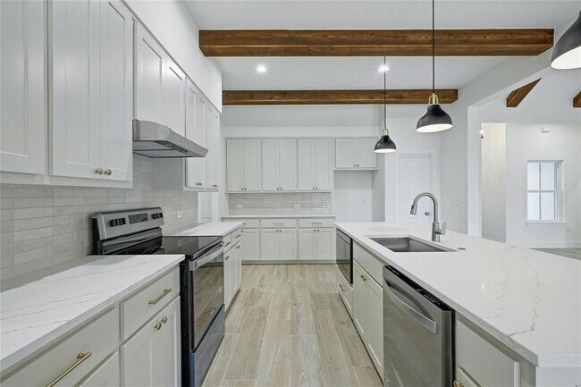 Building Photo - 14 Rhapsody Ln