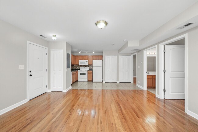 Building Photo - 3423 Ridgeland-301