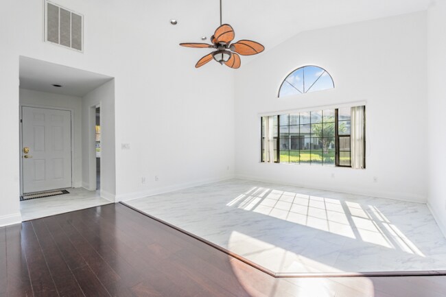 Building Photo - 4283 Brentwood Park Cir