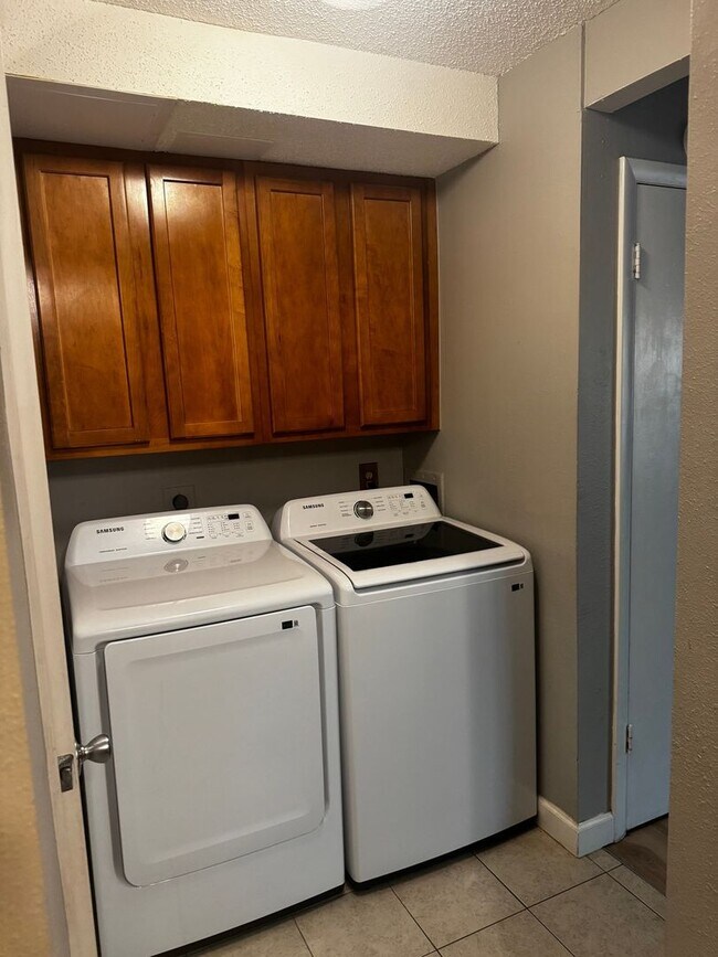 Building Photo - Spacious 2BR Condo in Denver