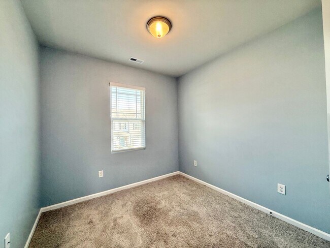 Building Photo - **OFFERING REFUNDABLE APPLICATION FEES & $100 MOVE IN PROMOTION** Modern 3BD, 2.5BA Clayton Townh...