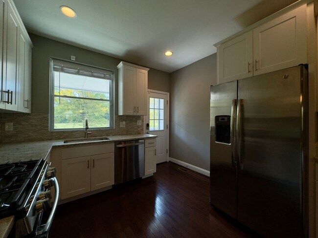 Building Photo - 615 W 33rd St