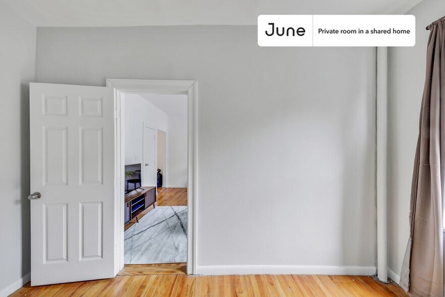 Building Photo - Room in Shared 3 bed/1 bath home