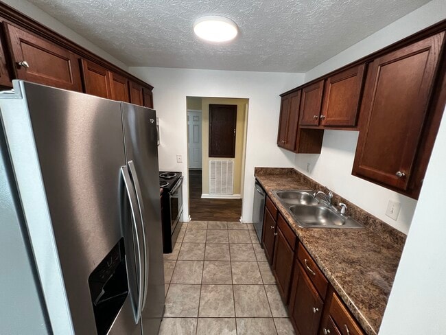 Building Photo - 5220 Redfield Dr