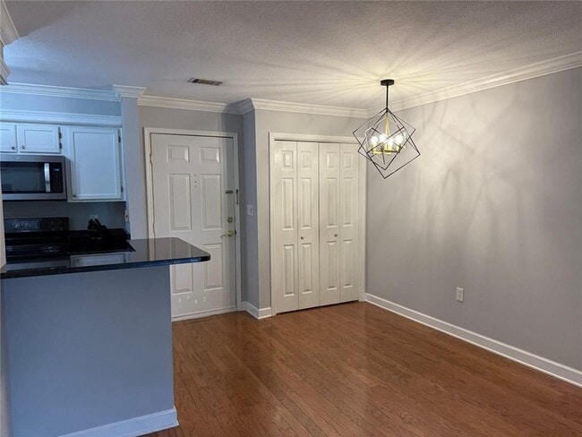 Building Photo - 1308 Pine Heights Dr NE