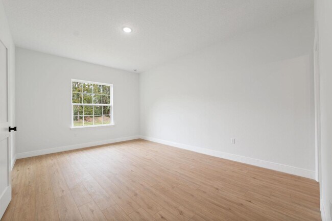 Building Photo - 6067 SW 155th St Rd