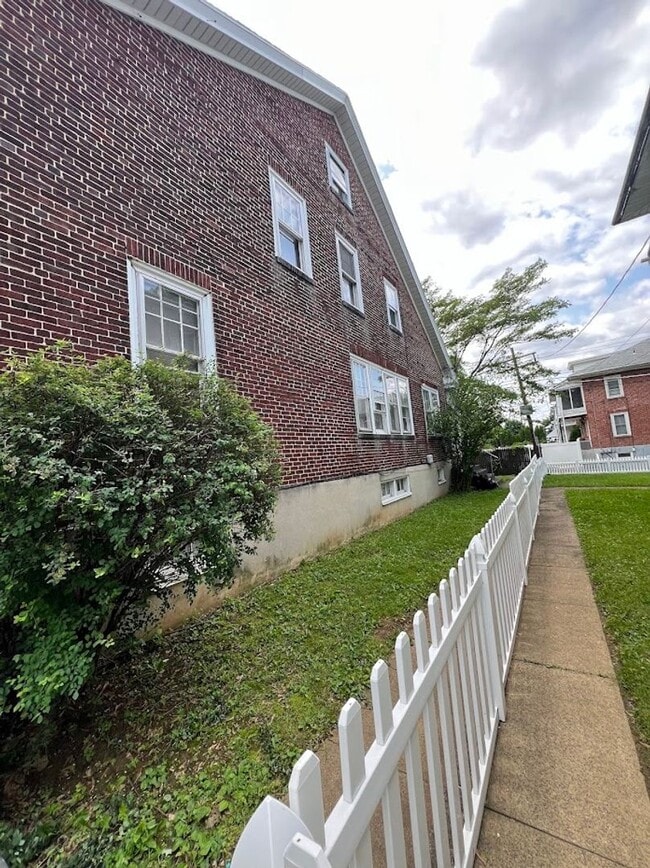 Building Photo - 4 Bedroom House near Albright College