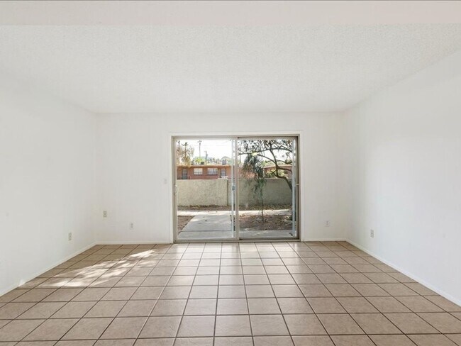 Building Photo - Charming 2BR Condo in Tempe