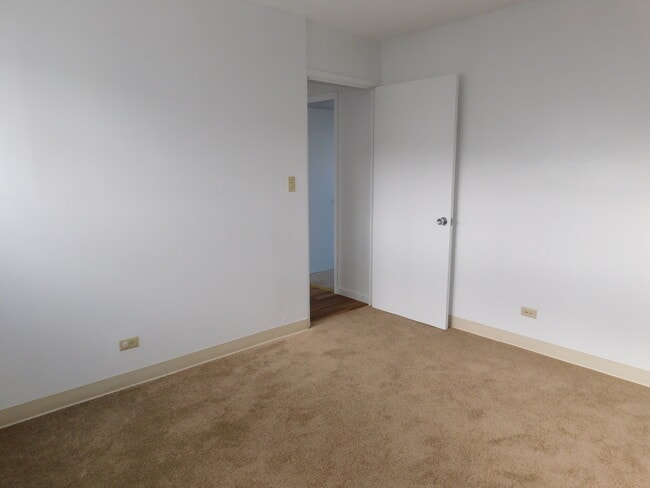 Building Photo - Spacious 2-Bedroom 1-Bath and 1-Parking at...