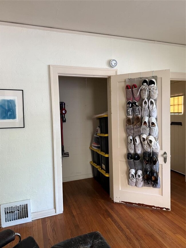 Building Photo - 1417 W Lynn St