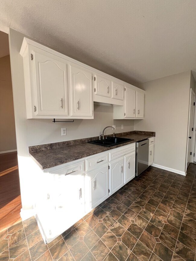 Building Photo - Beautiful Single-Family Home! Bonus Room, ...