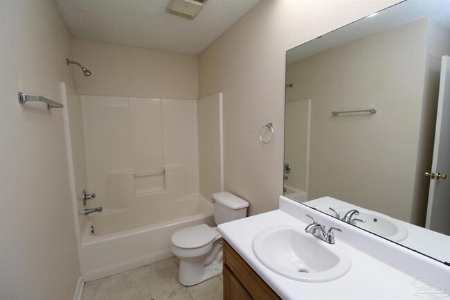 Building Photo - 8110 Stonebrook Dr