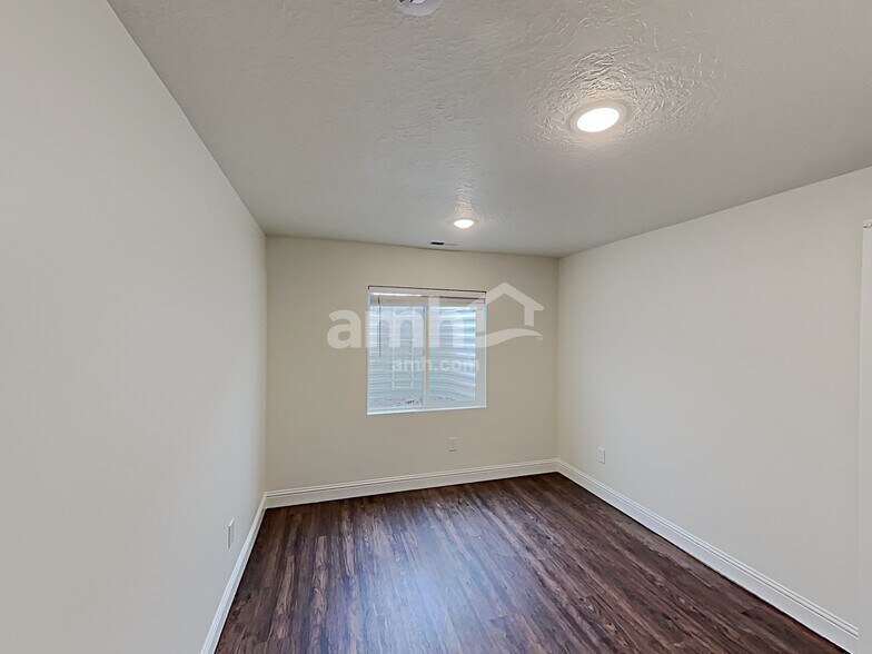 Building Photo - 2434 E Buckskin Way