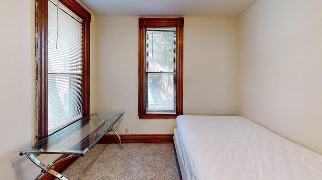 Building Photo - 319 Catherine St