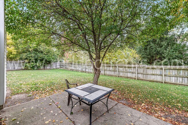 Building Photo - Cozy Fishers Home