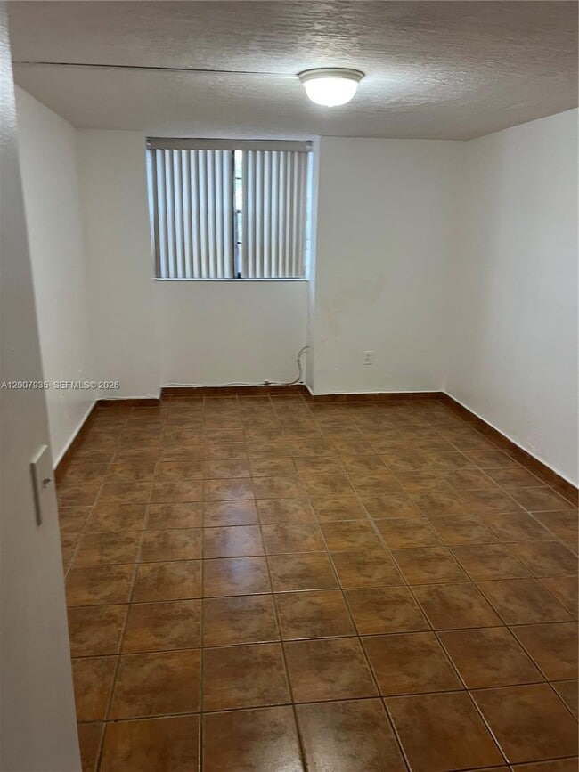 Building Photo - 10525 SW 112th Ave