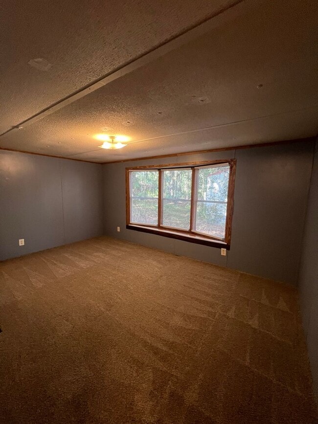 Building Photo - 103 Thompson Rd
