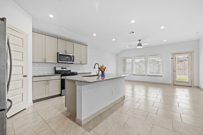 Building Photo - 4903 Pne Hvn Ln