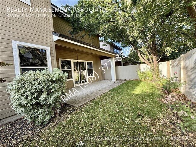 Building Photo - 2530 E Satterfield St