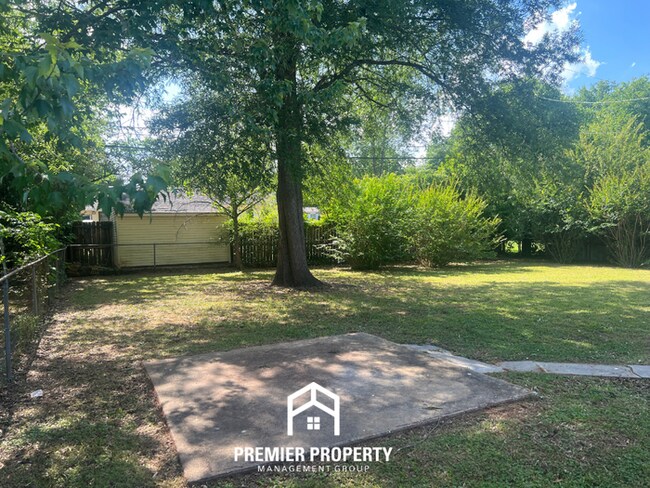Building Photo - Charming 3BR/1.5BA in West Huntsville | Hardwood Floors Throughout & Fenced Yard