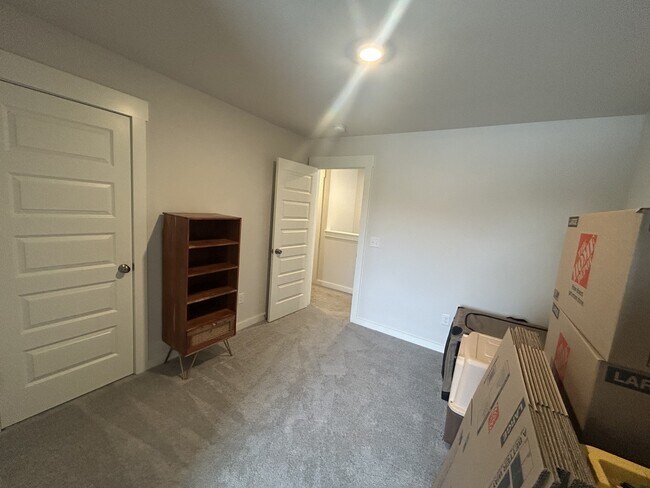Building Photo - 1055 Ross Farms Blvd