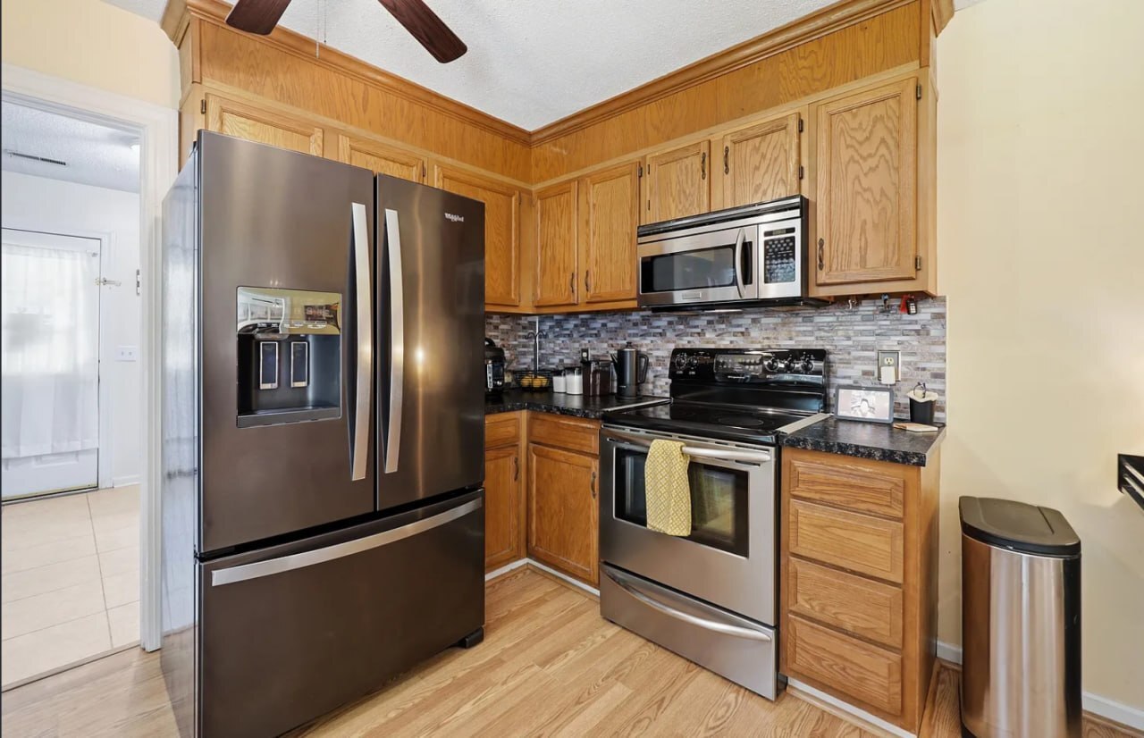 Building Photo - 409 Airle Pl
