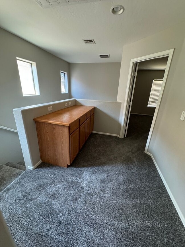 Building Photo - Beautiful 3 bedroom 2.5 bath home for Rent...